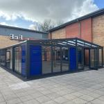 Polikarbonat çatılı, sürmə şüşəli qış bağçası